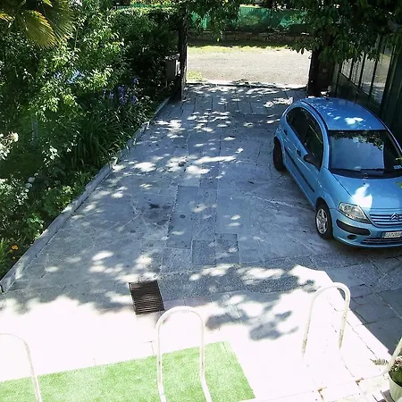 לינה וארוחת בוקר Madonna Della Neve 3*